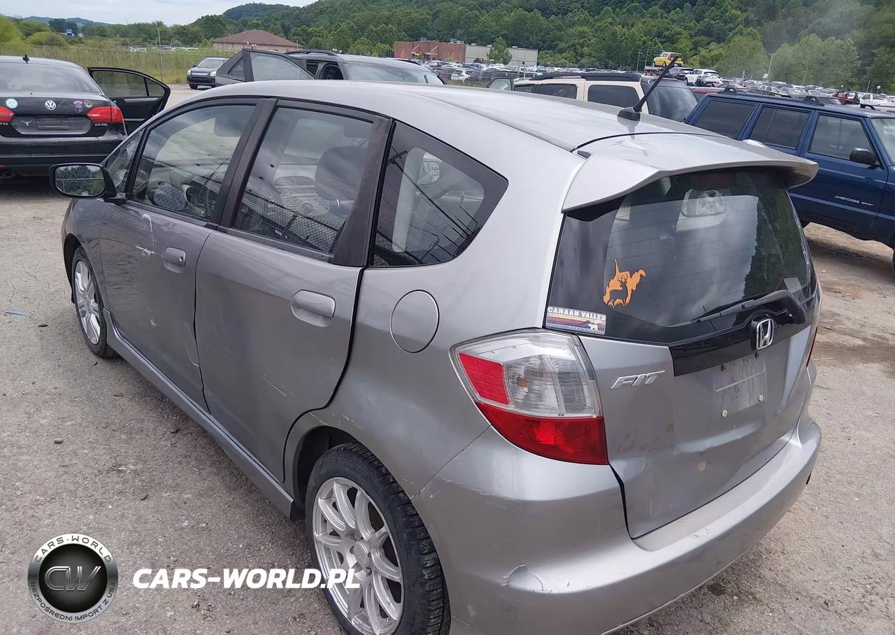 2010 Honda Fit Sport VIN:JHMGE8H42AC018911 - 3
