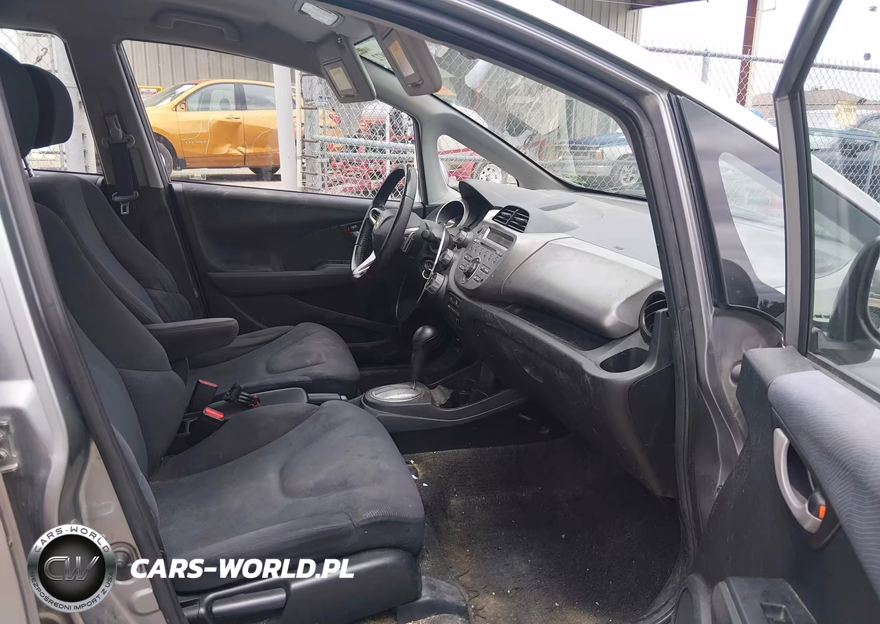 2010 Honda Fit Sport VIN:JHMGE8H42AC018911 - 5