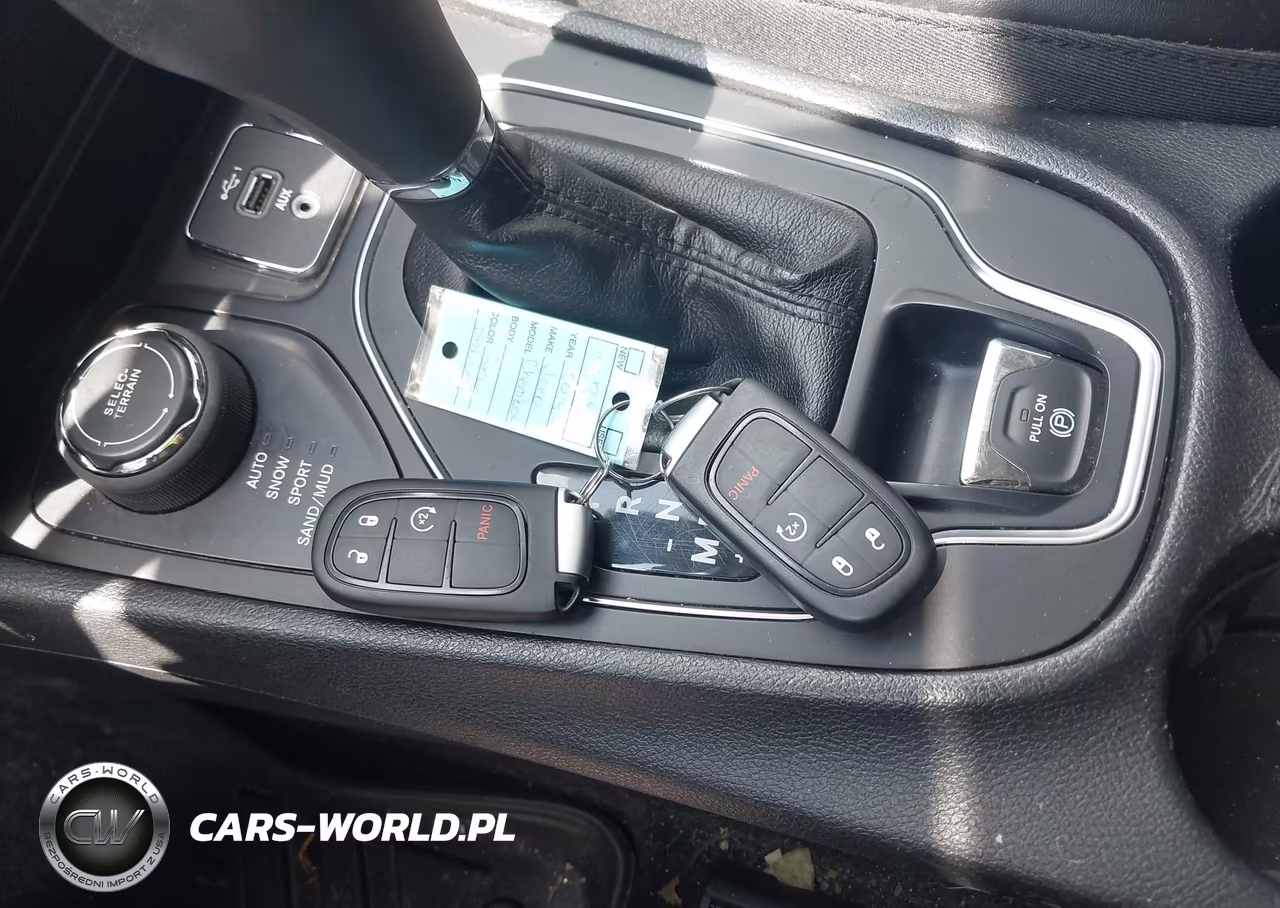 2019 Jeep Cherokee Latitude Plus 4X4 VIN:1C4PJMLB1KD424704 - 11