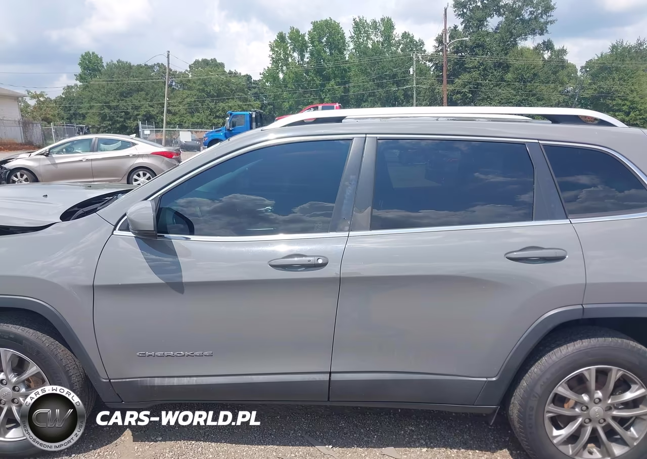 2019 Jeep Cherokee Latitude Plus 4X4 VIN:1C4PJMLB1KD424704 - 14