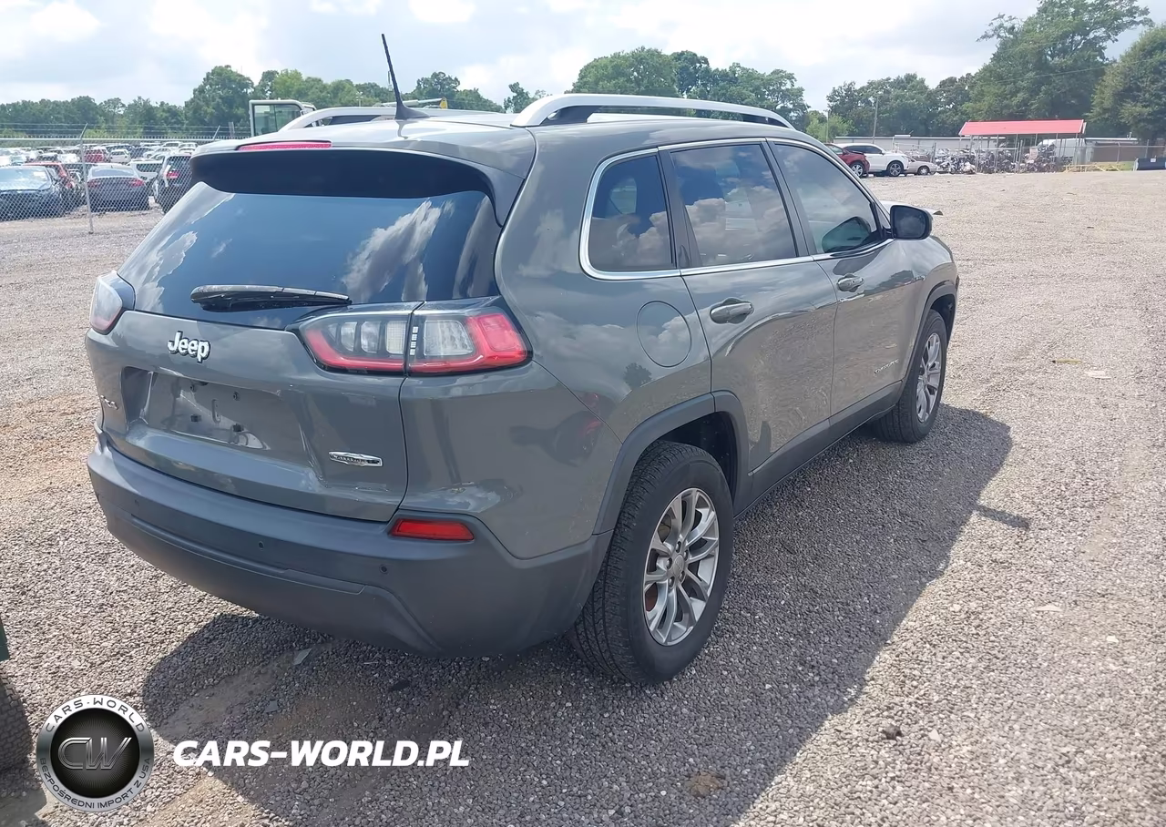 2019 Jeep Cherokee Latitude Plus 4X4 VIN:1C4PJMLB1KD424704 - 4
