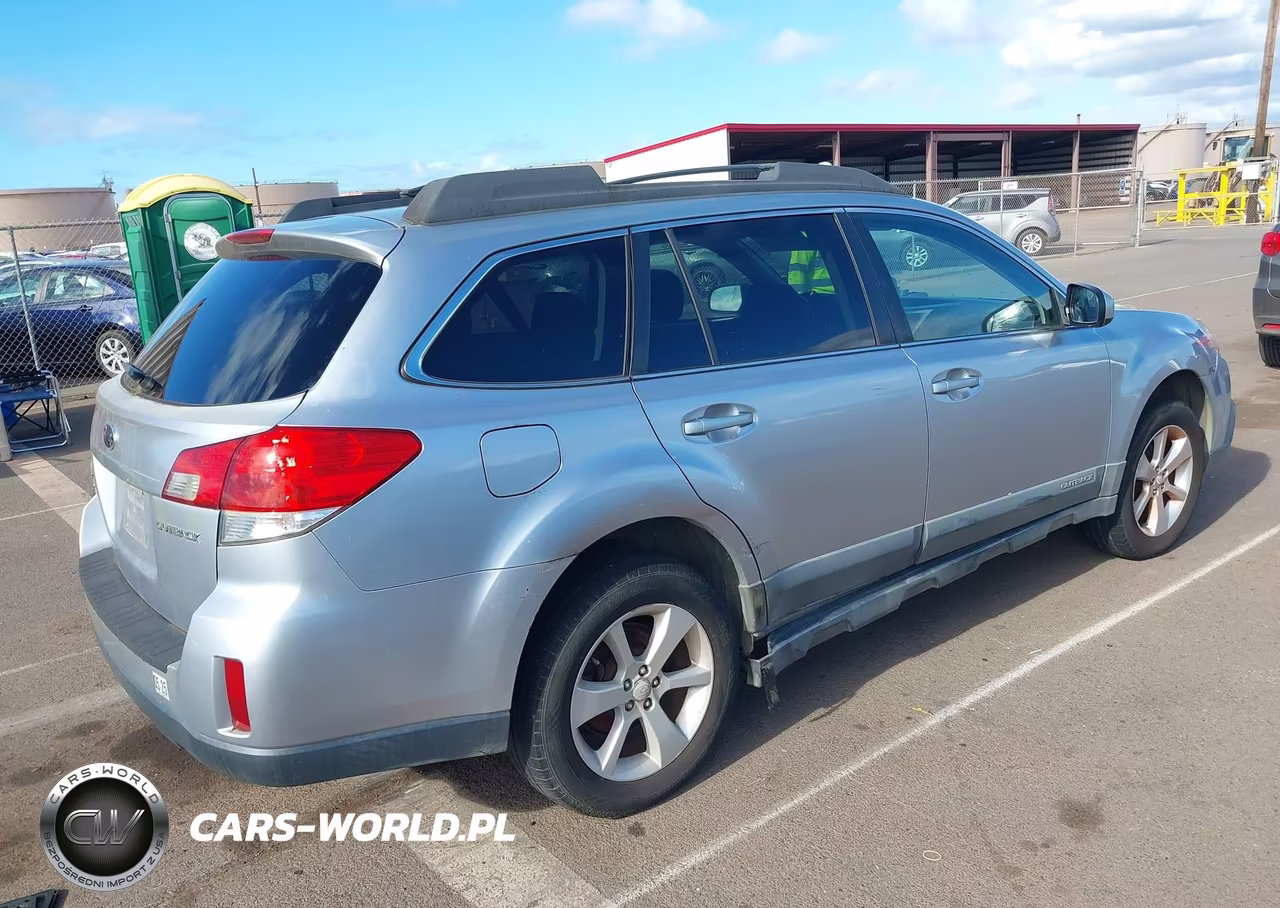 2013 Subaru Outback 2.5I Premium VIN:4S4BRCCC5D3201253 - 4