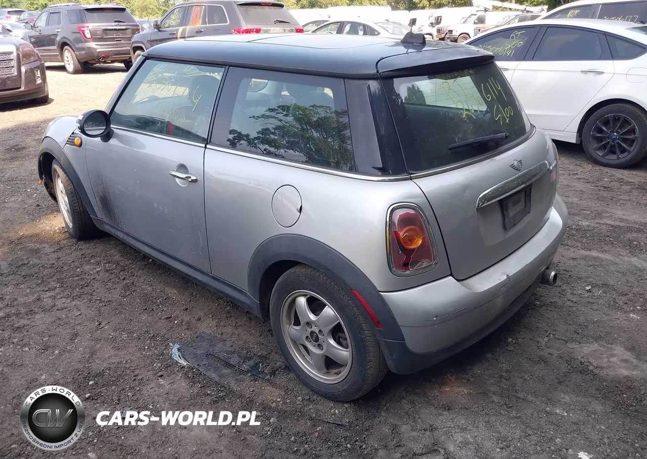 2007 Mini Cooper VIN:WMWMF33577TU63574 - 3