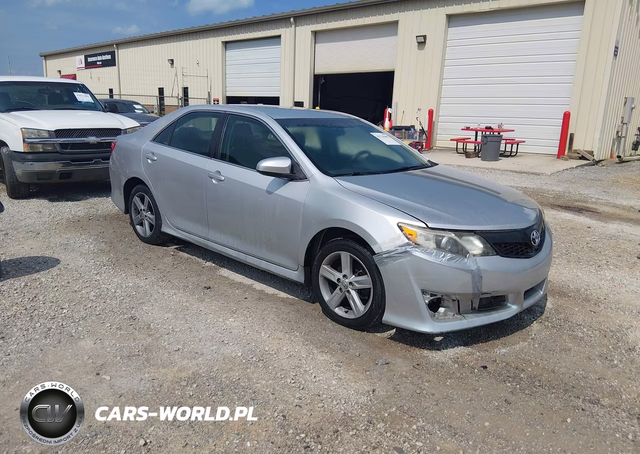 2014 Toyota Camry Se – zdjęcie 1 z 17