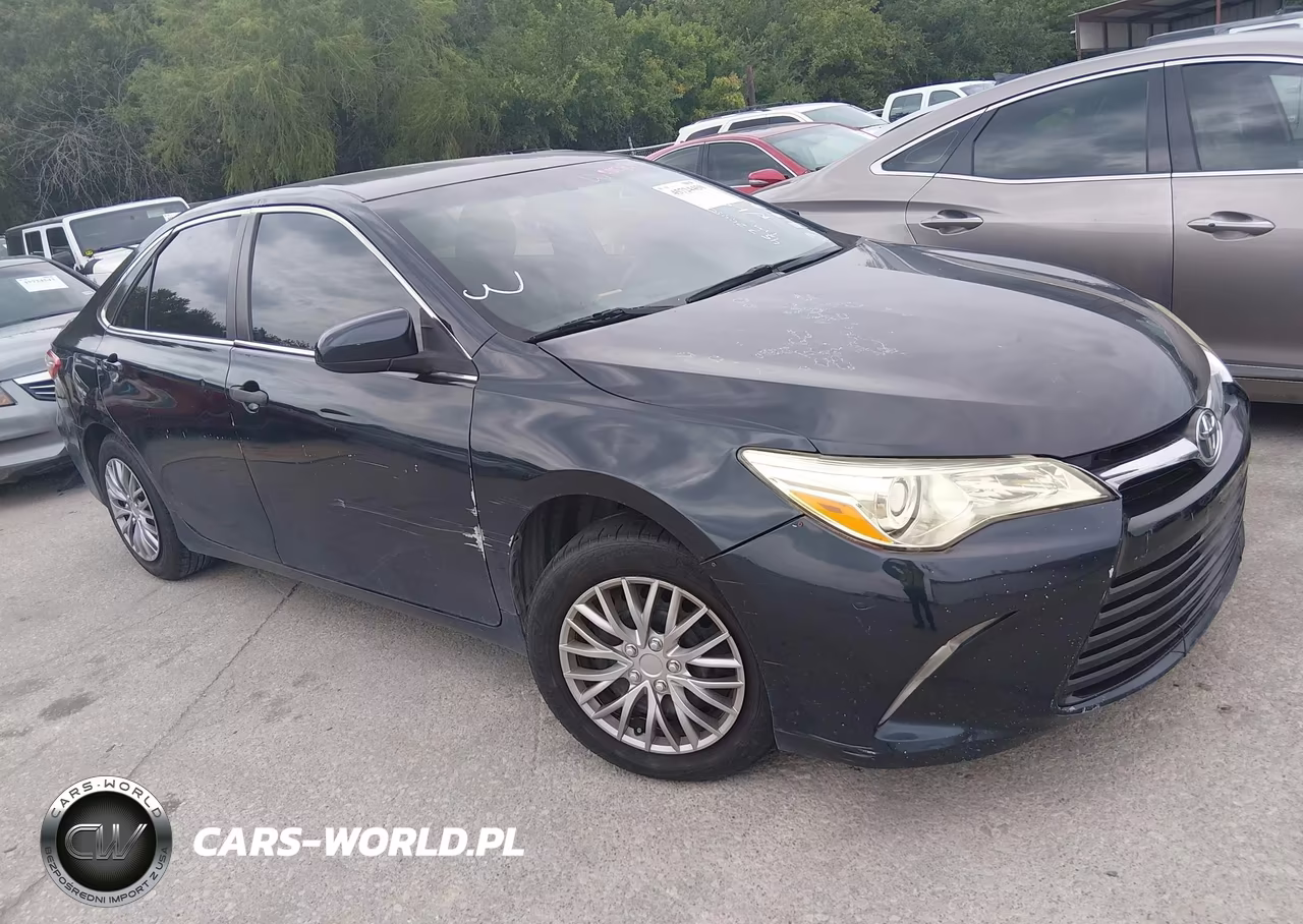 2015 Toyota Camry Le – zdjęcie 1 z 16