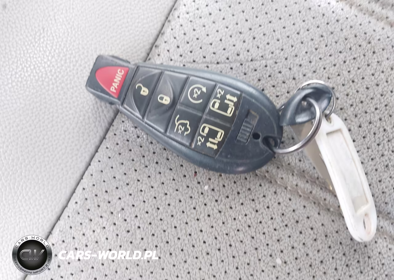 2010 Chrysler Town & Country Touring Plus VIN:2A4RR8D19AR398857 - 11