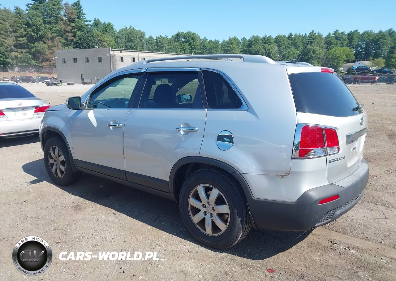 2013 Kia Sorento Lx V6 VIN:5XYKT4A21DG322833 - 3