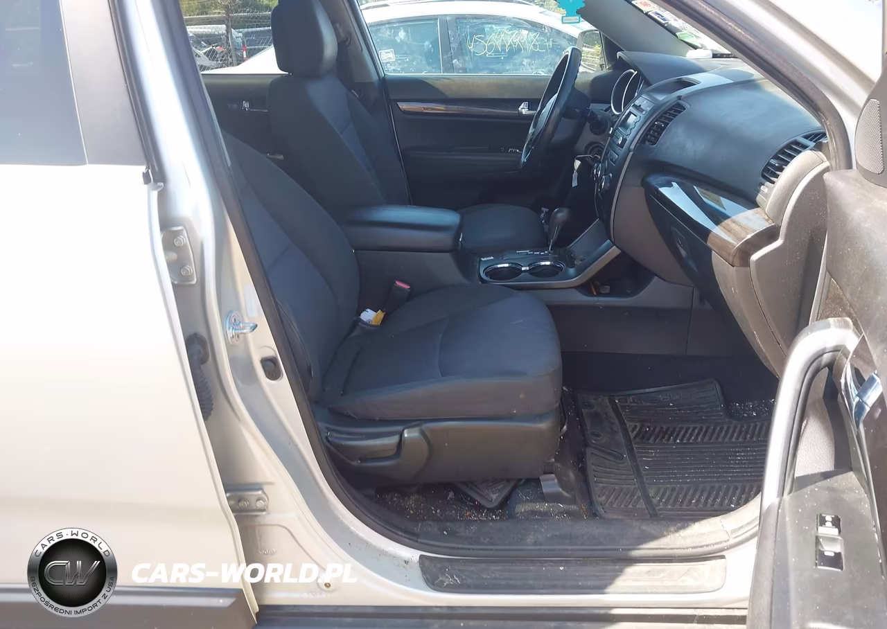 2013 Kia Sorento Lx V6 VIN:5XYKT4A21DG322833 - 5