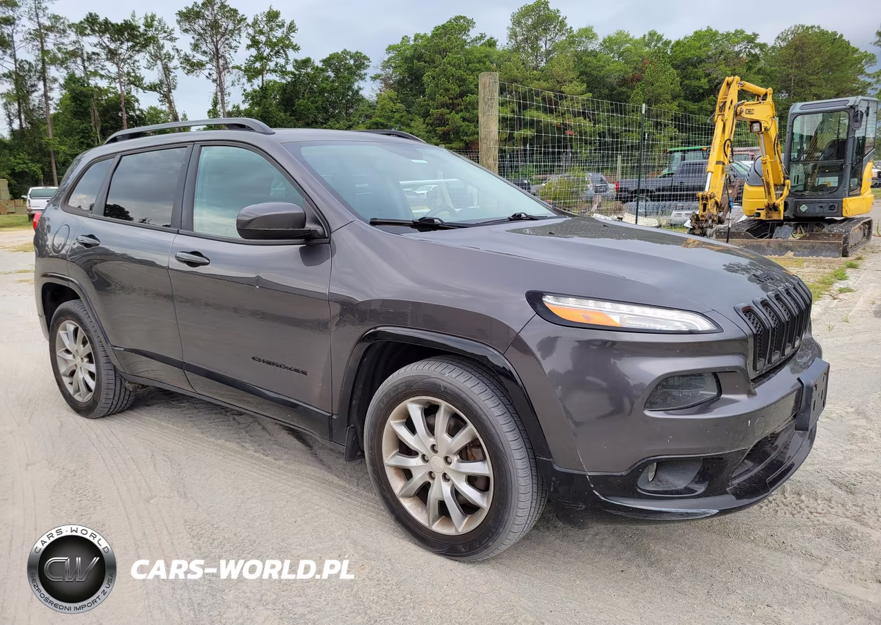 2018 Jeep Cherokee Latitude Tech Connect 4X4 VIN:1C4PJMCX3JD586893 - 1