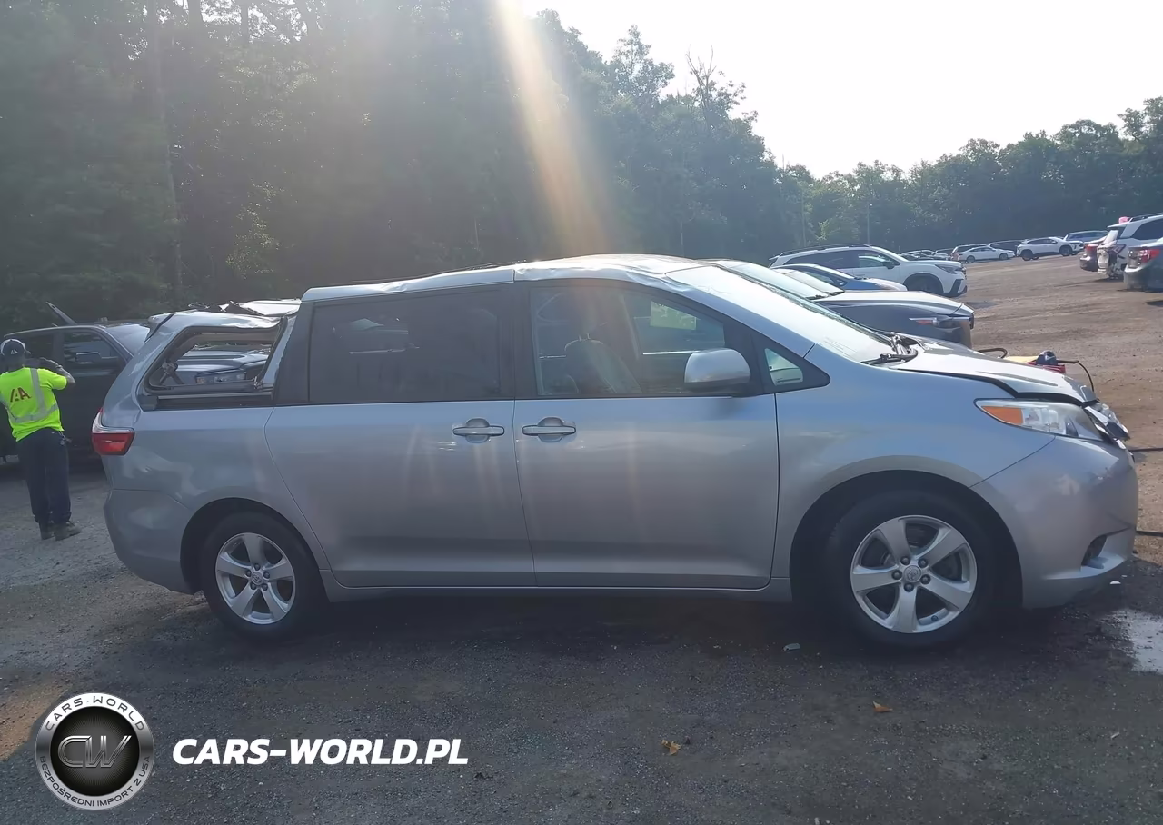 2015 Toyota Sienna Le 8 Passenger VIN:5TDKK3DC5FS656550 - 13