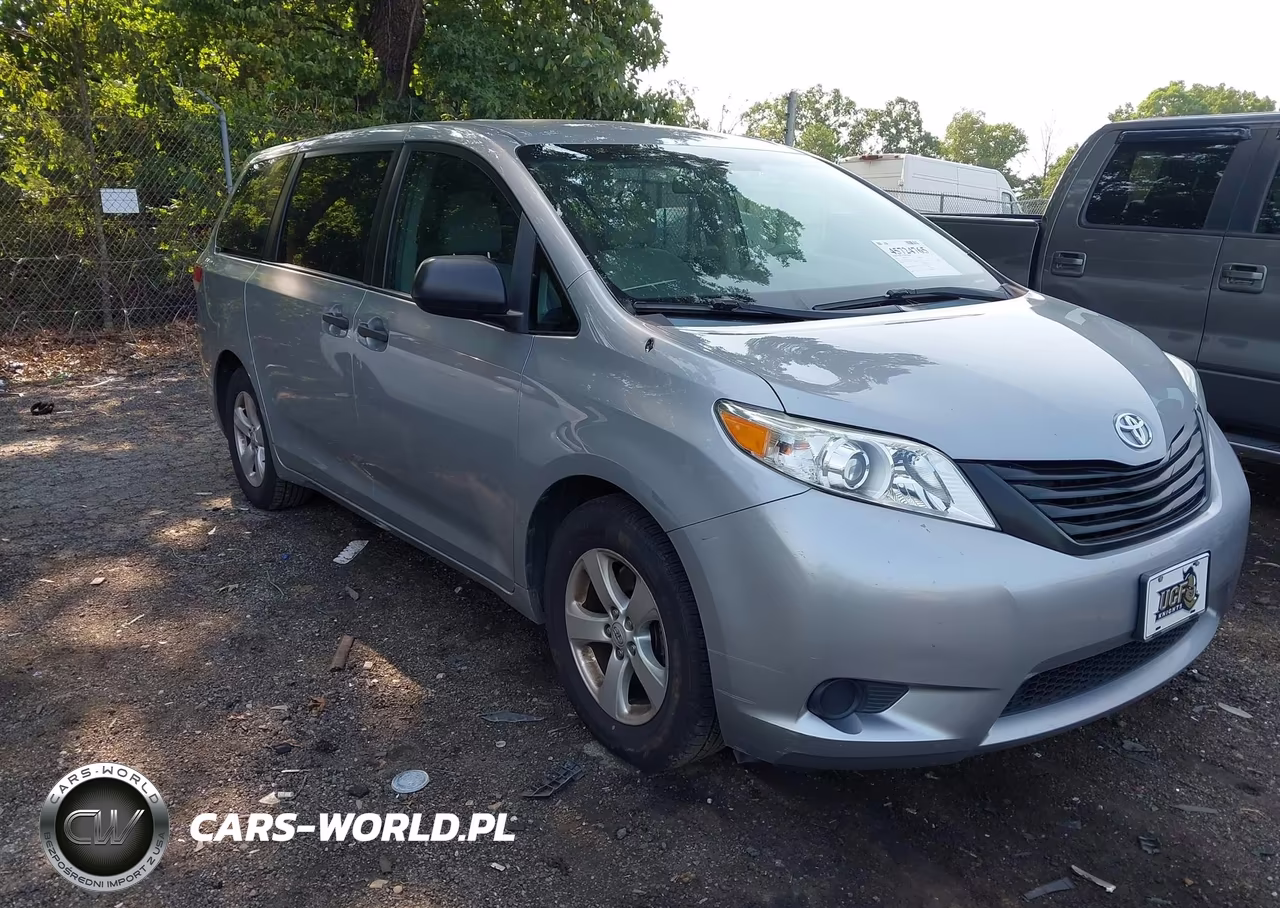 2012 Toyota Sienna Base 7 Passenger