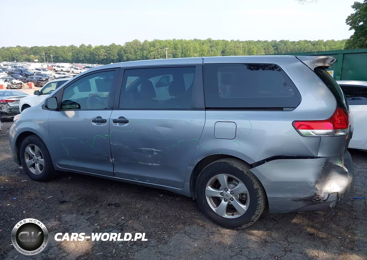 2012 Toyota Sienna Base 7 Passenger VIN:5TDKA3DCXCS015313 - 14