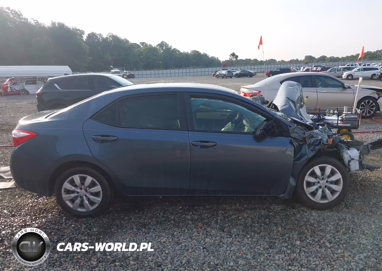 2015 Toyota Corolla Le VIN:2T1BURHE2FC478825 - 13