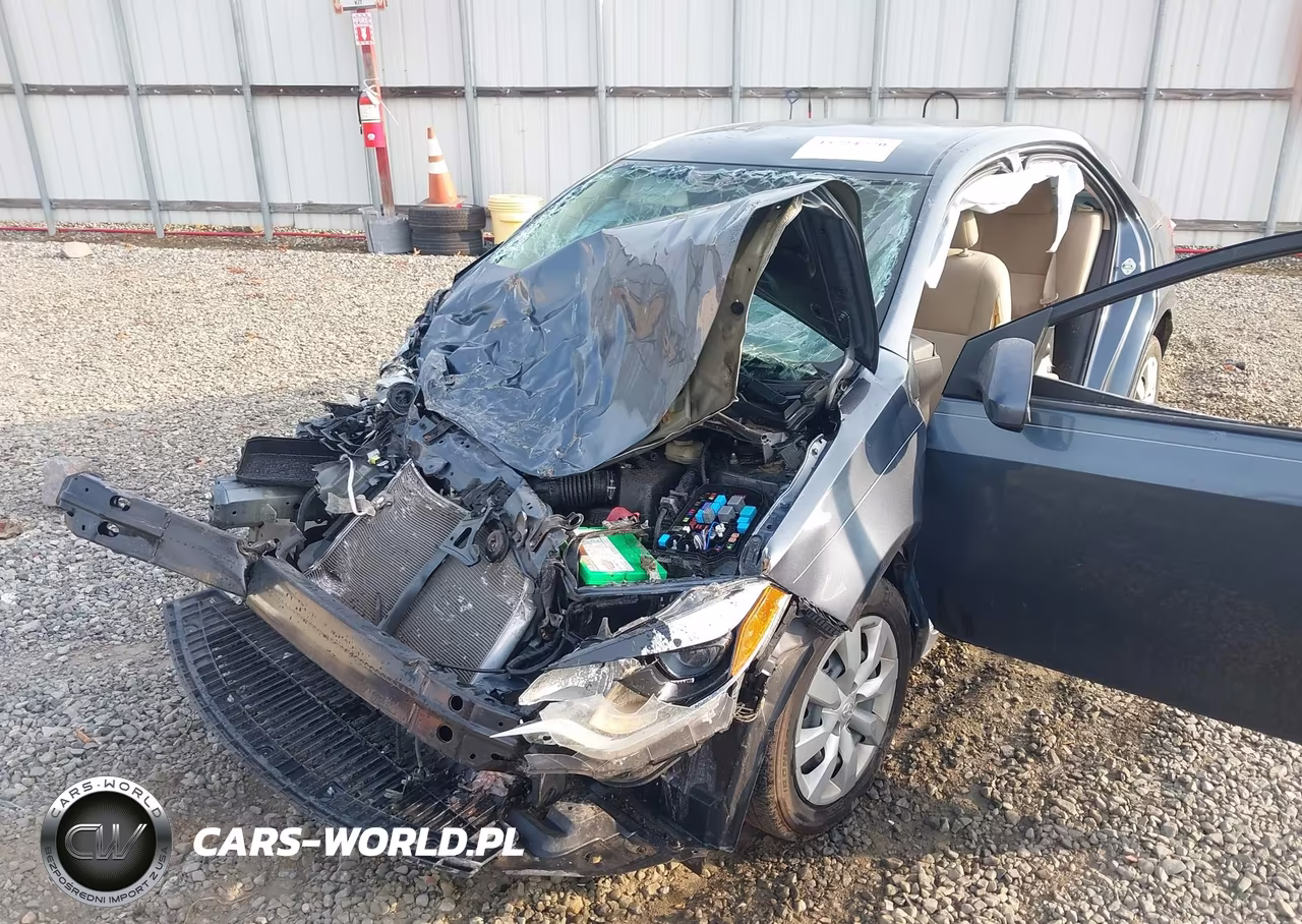 2015 Toyota Corolla Le VIN:2T1BURHE2FC478825 - 6