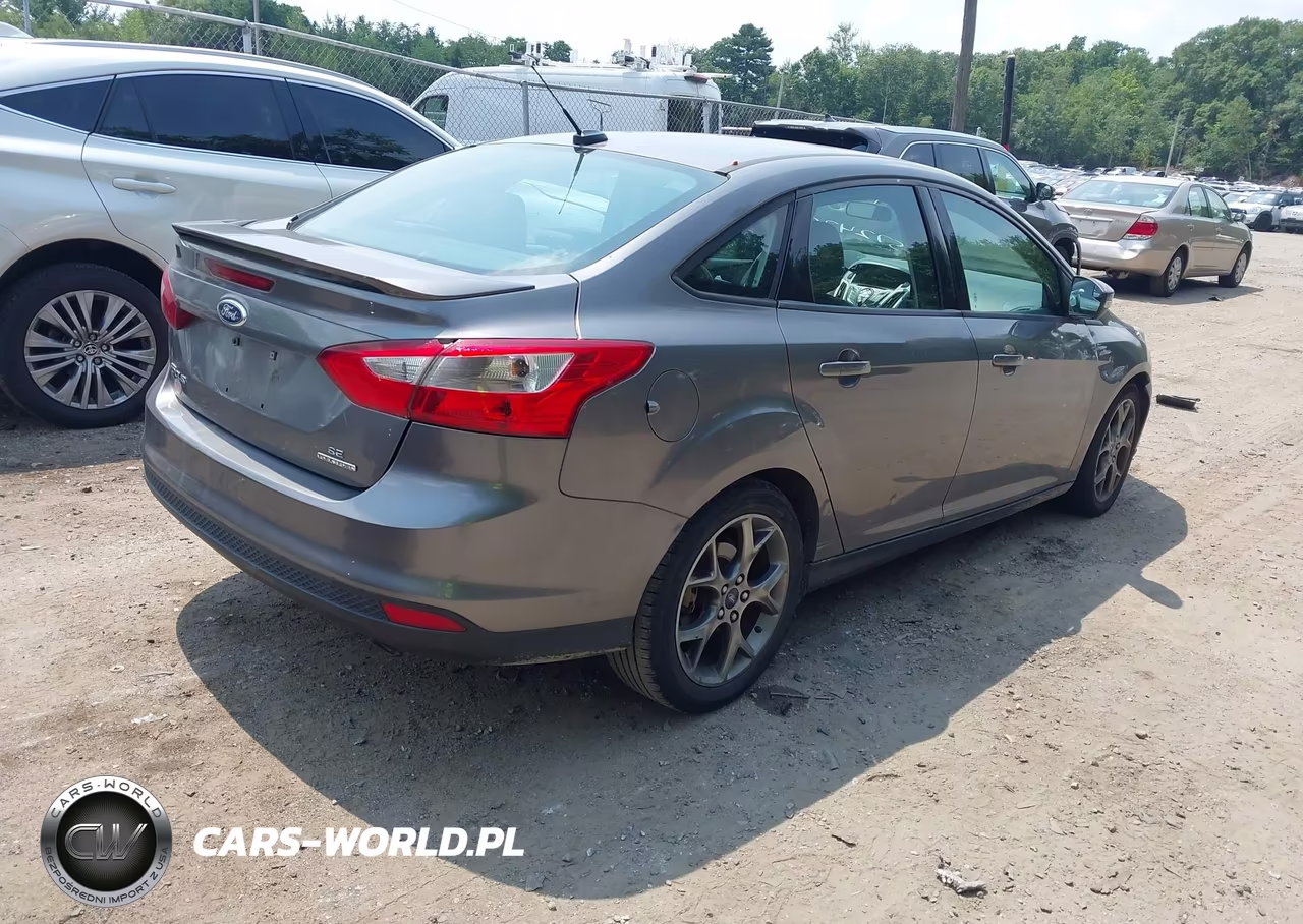 2013 Ford Focus Se VIN:1FADP3F25DL345347 - 4