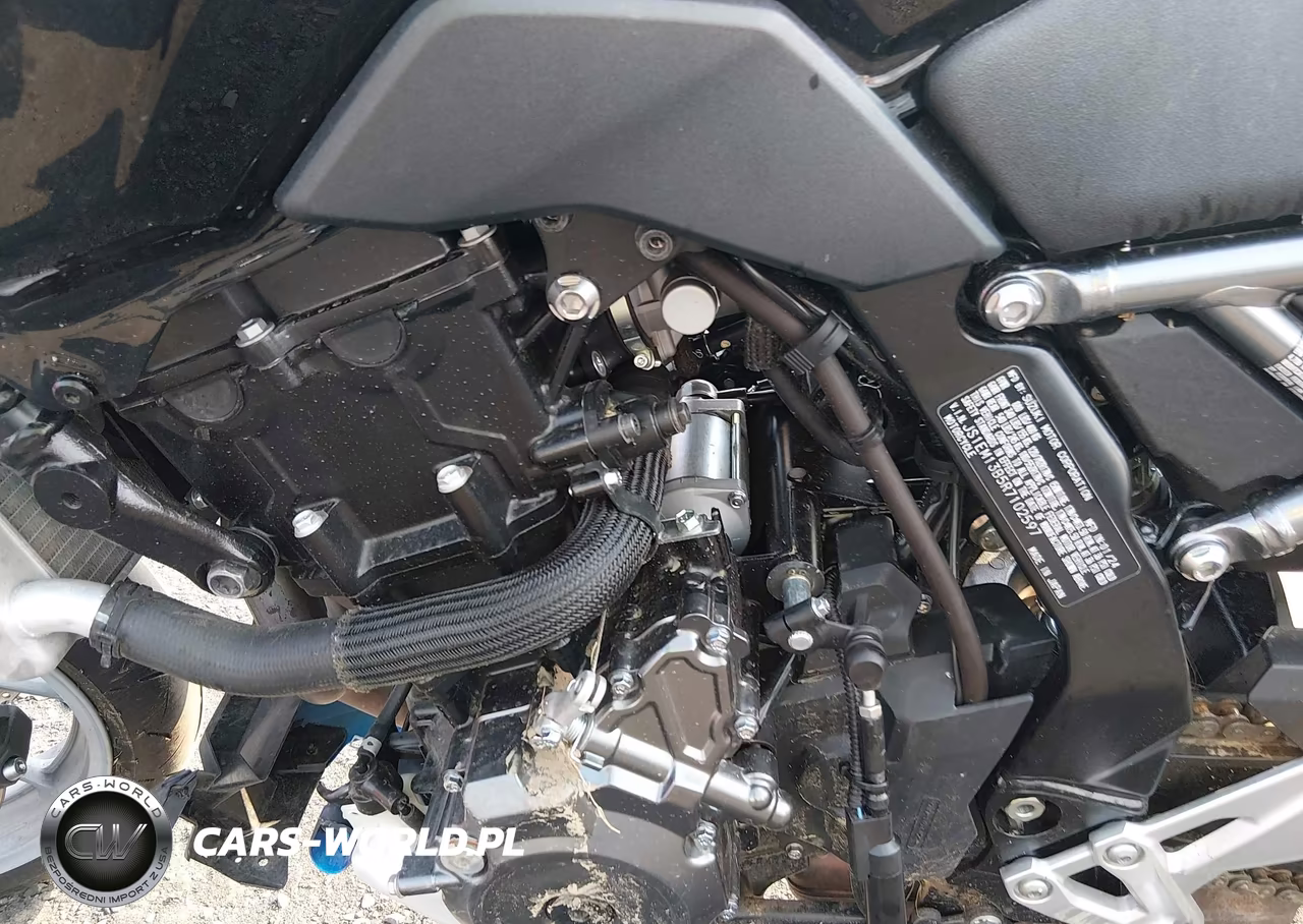 2024 Suzuki Gsx800 F VIN:JS1EM13B5R7102597 - 9