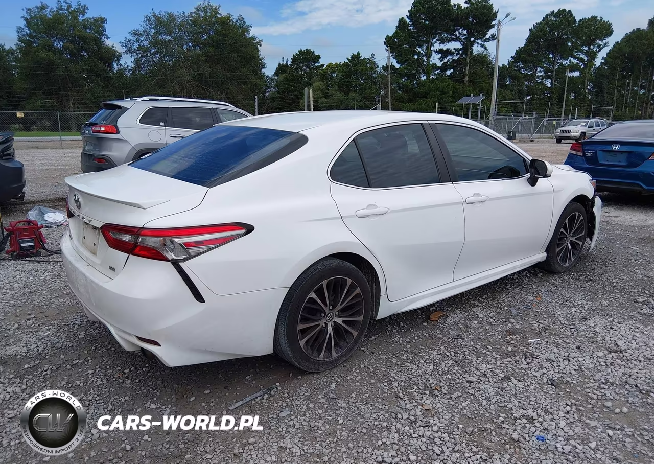 2018 Toyota Camry Se VIN:4T1B11HK2JU628200 - 4