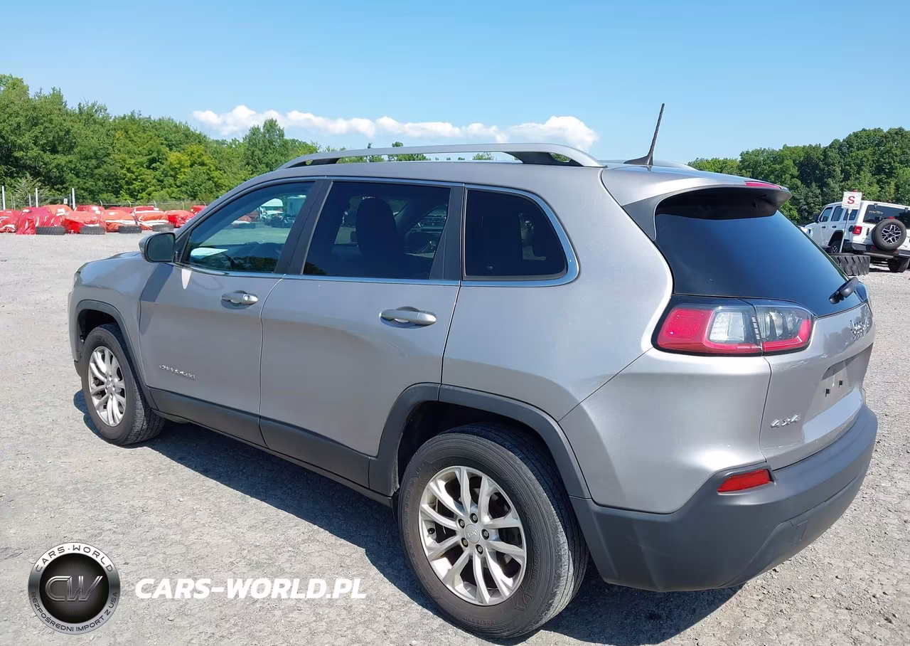 2019 Jeep Cherokee Latitude 4X4 VIN:1C4PJMCB3KD459938 - 3