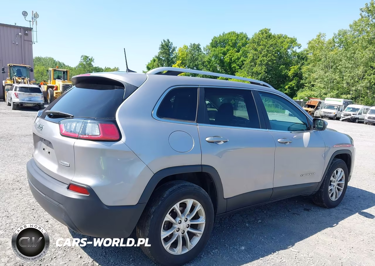 2019 Jeep Cherokee Latitude 4X4 VIN:1C4PJMCB3KD459938 - 4