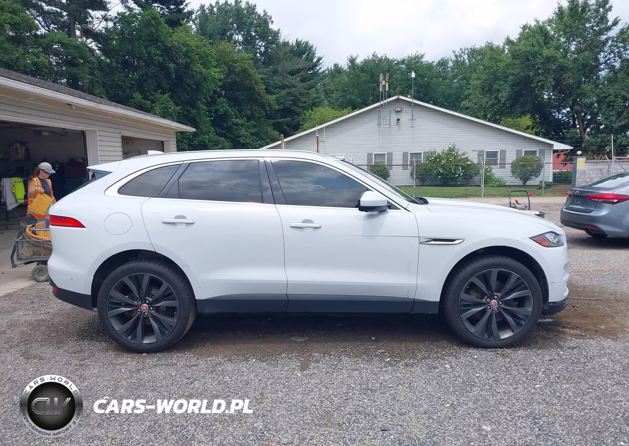 2019 Jaguar F-Pace 30T Portfolio VIN:SADCN2GX2KA358540 - 13