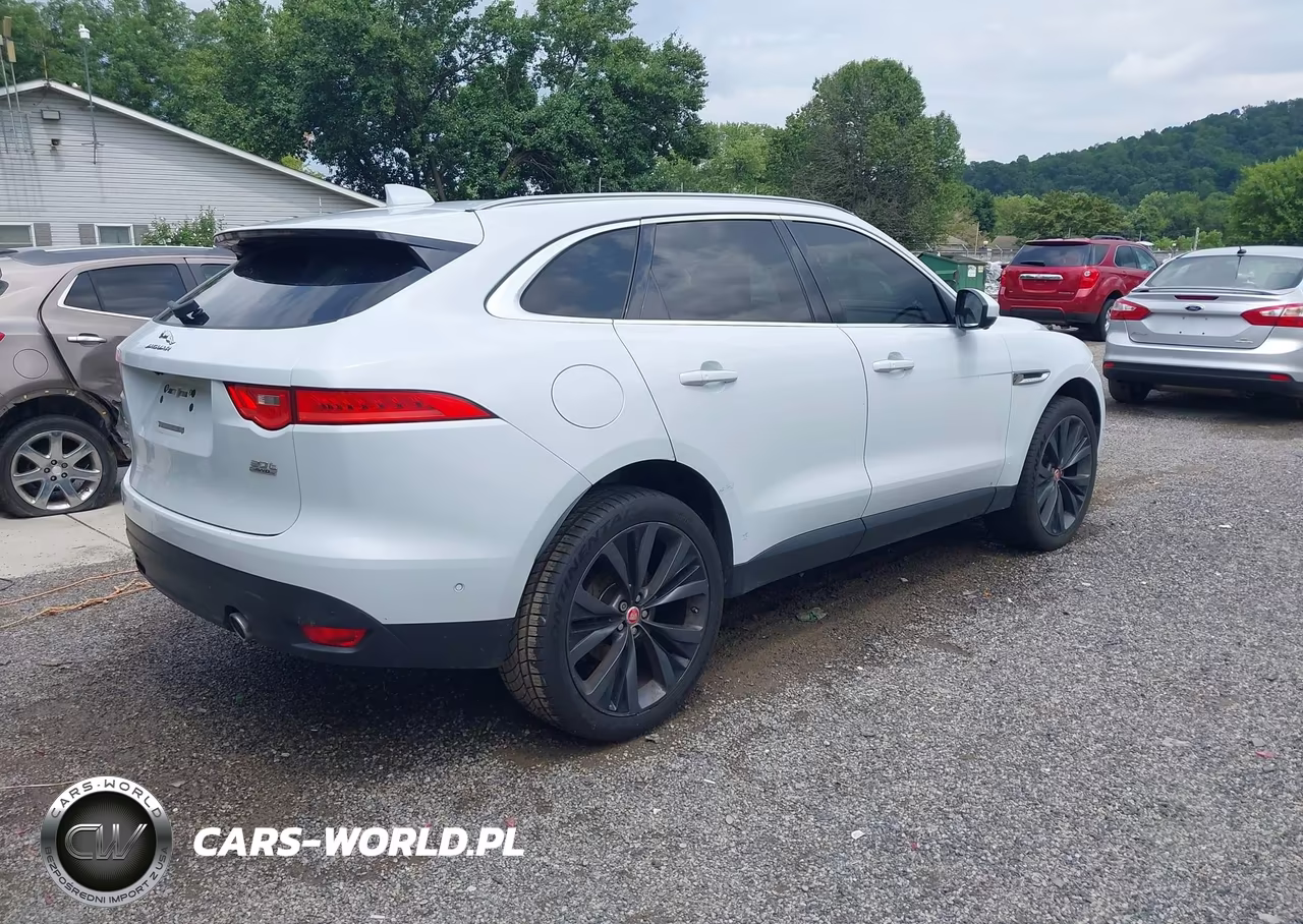 2019 Jaguar F-Pace 30T Portfolio VIN:SADCN2GX2KA358540 - 4
