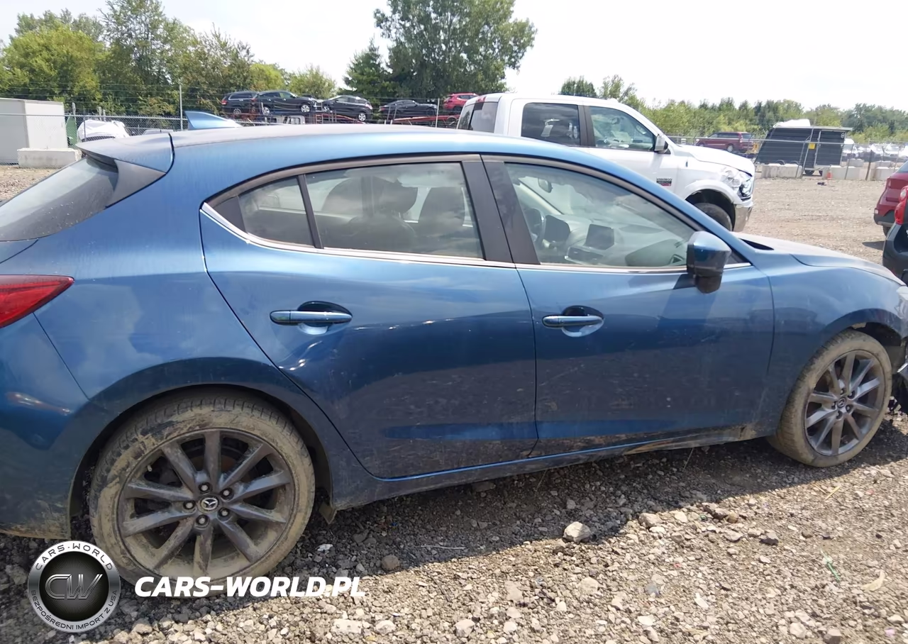 2018 Mazda Mazda3 Touring VIN:3MZBN1L31JM267987 - 13