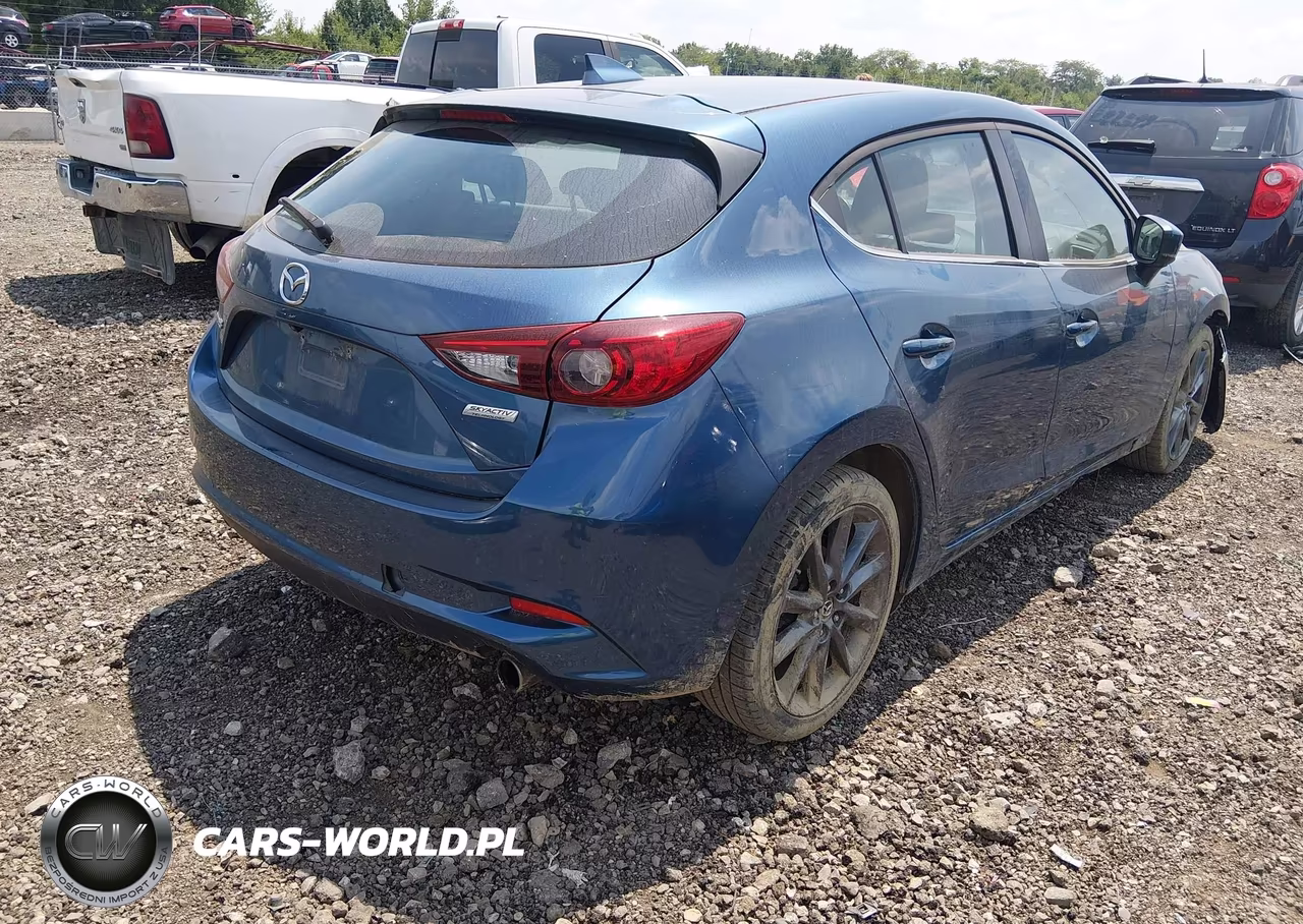 2018 Mazda Mazda3 Touring VIN:3MZBN1L31JM267987 - 4