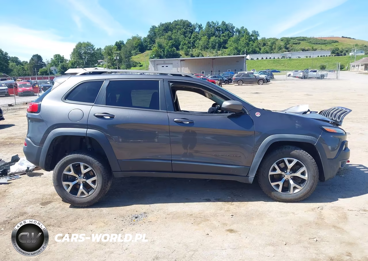 2015 Jeep Cherokee Trailhawk VIN:1C4PJMBS3FW563437 - 14
