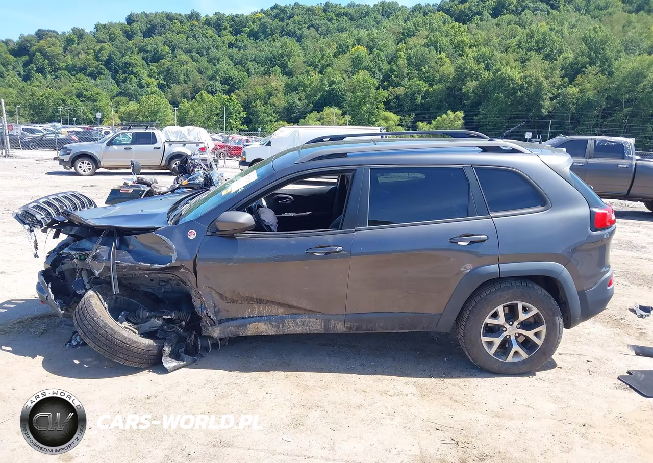 2015 Jeep Cherokee Trailhawk VIN:1C4PJMBS3FW563437 - 15