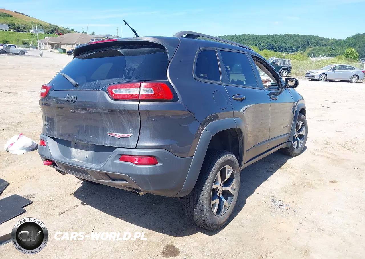 2015 Jeep Cherokee Trailhawk VIN:1C4PJMBS3FW563437 - 4
