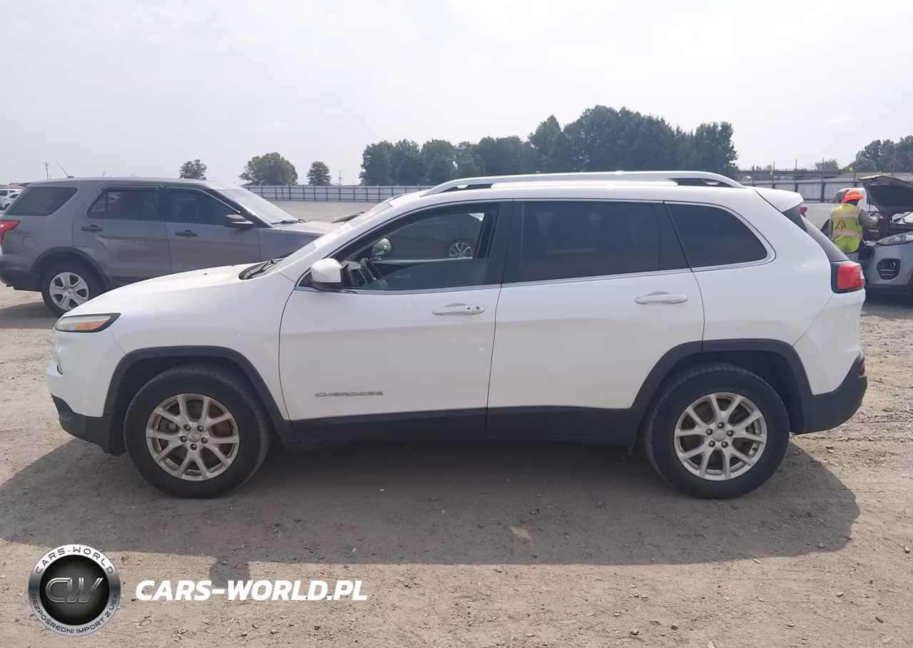 2015 Jeep Cherokee Latitude VIN:1C4PJMCS6FW788708 - 14