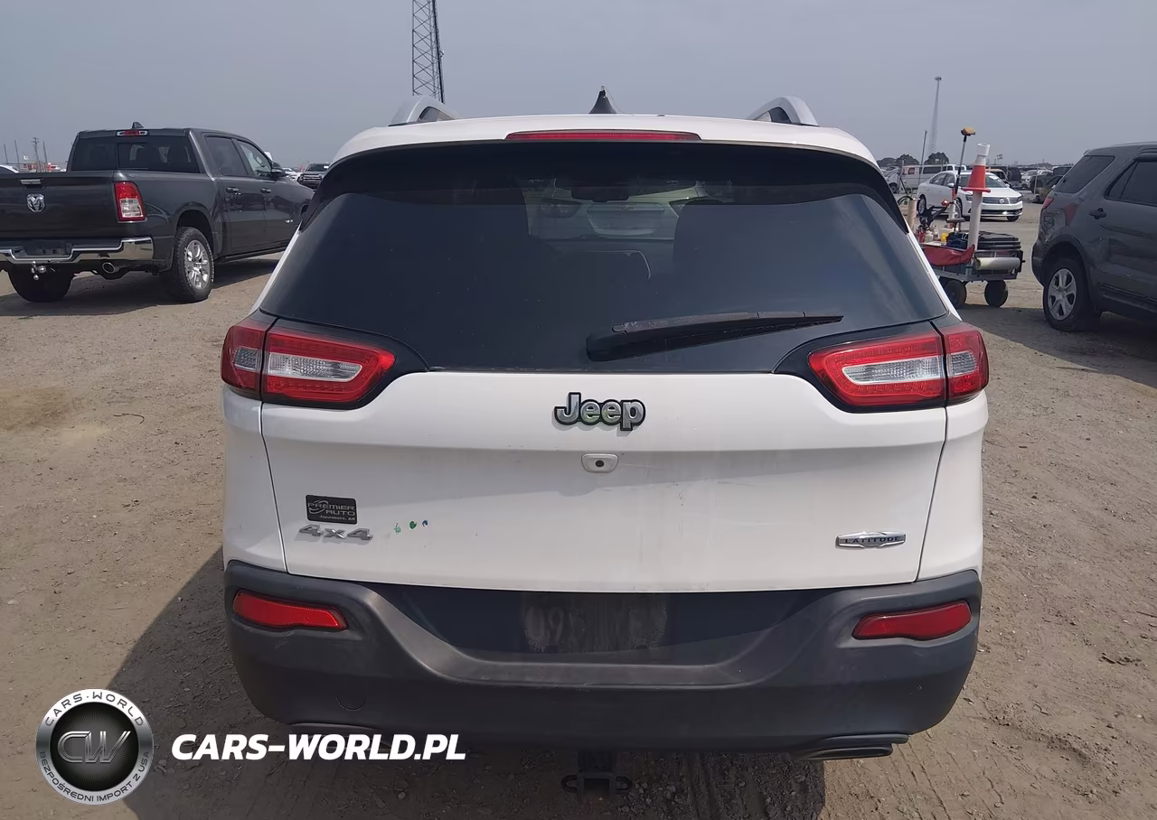 2015 Jeep Cherokee Latitude VIN:1C4PJMCS6FW788708 - 16