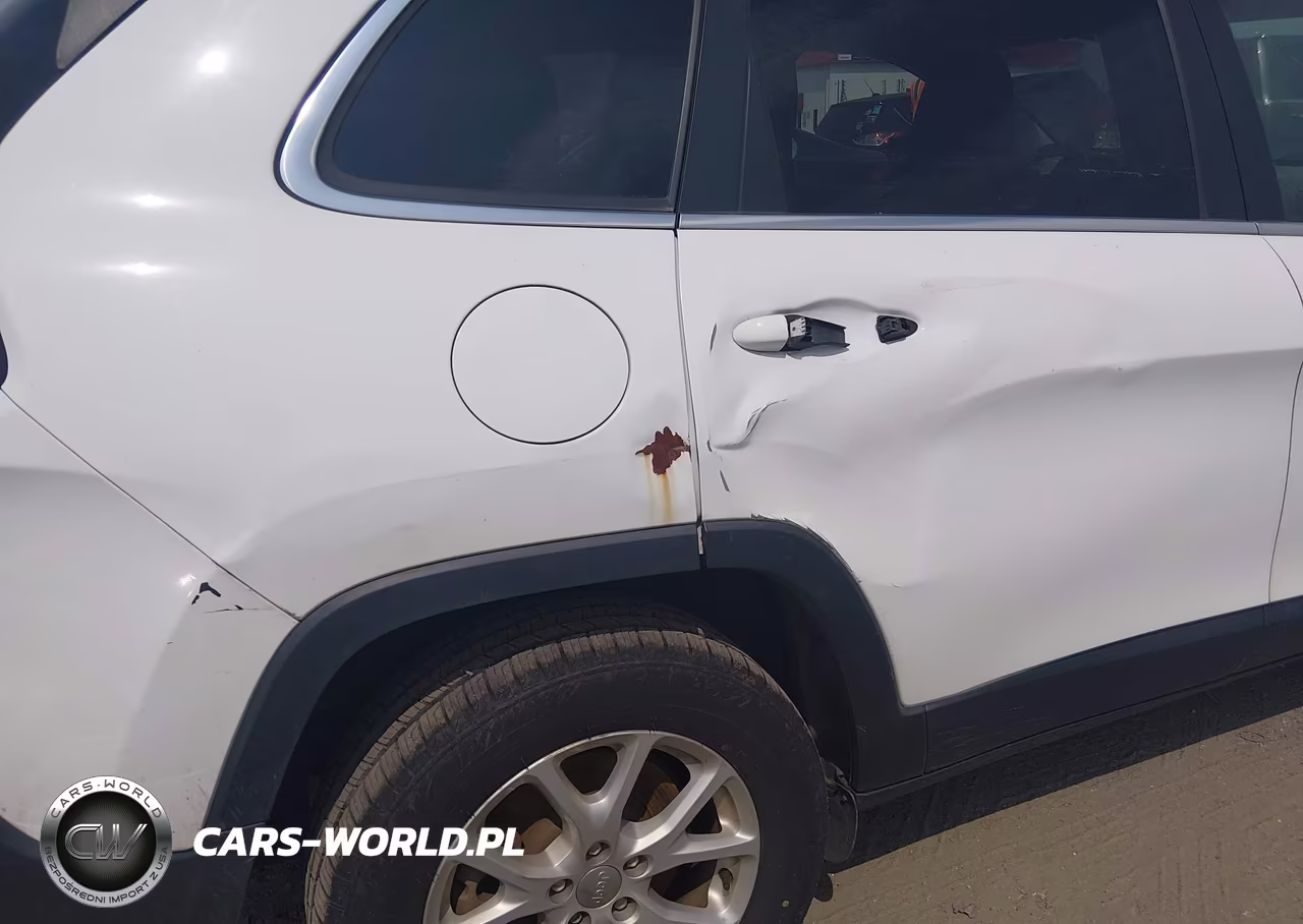 2015 Jeep Cherokee Latitude VIN:1C4PJMCS6FW788708 - 17