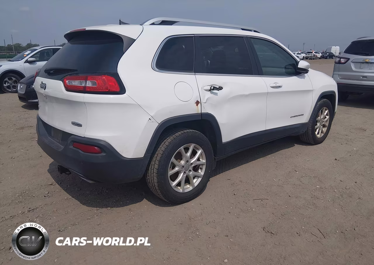 2015 Jeep Cherokee Latitude VIN:1C4PJMCS6FW788708 - 4