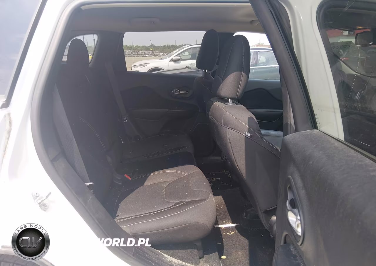 2015 Jeep Cherokee Latitude VIN:1C4PJMCS6FW788708 - 8