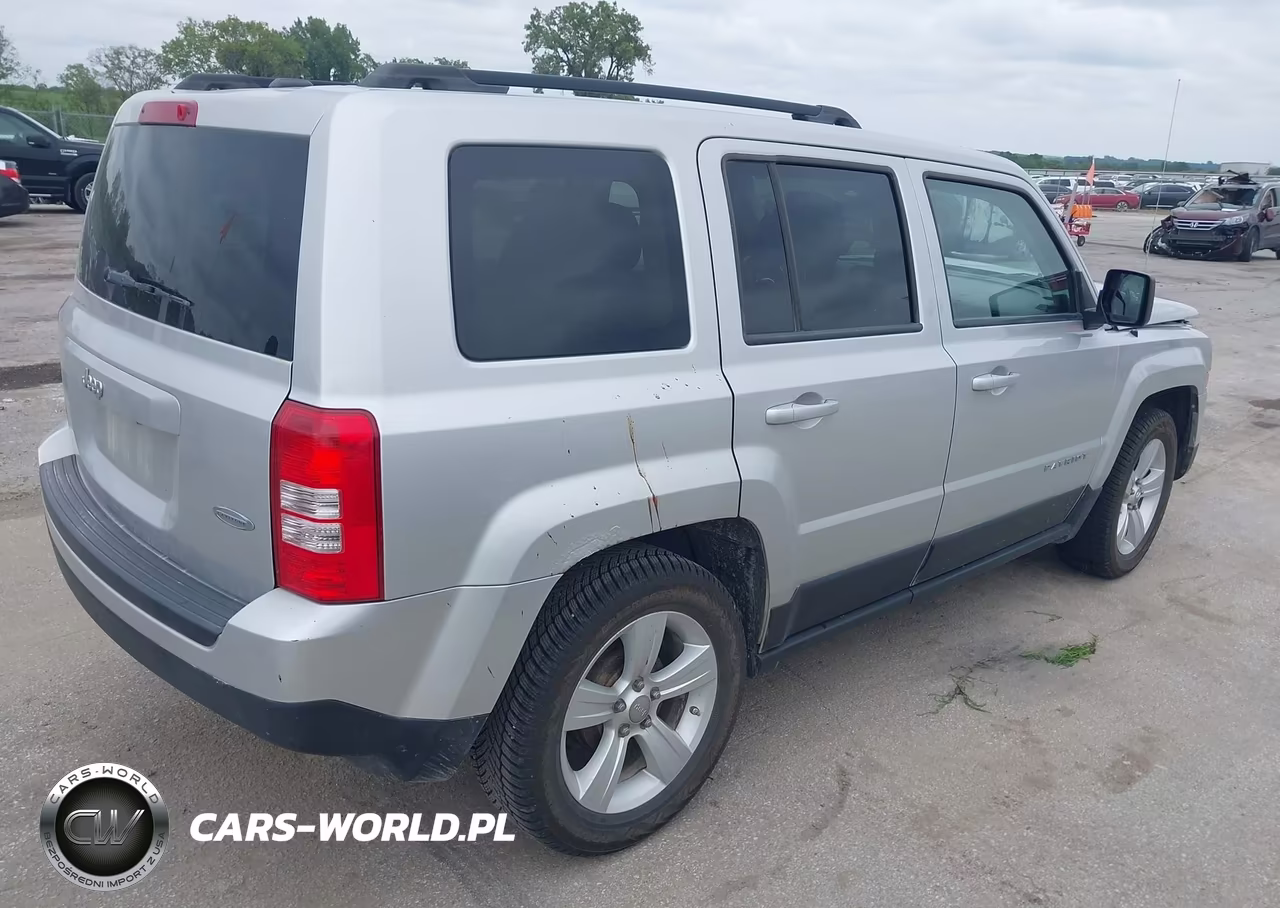 2013 Jeep Patriot Latitude VIN:1C4NJPFA4DD260542 - 4
