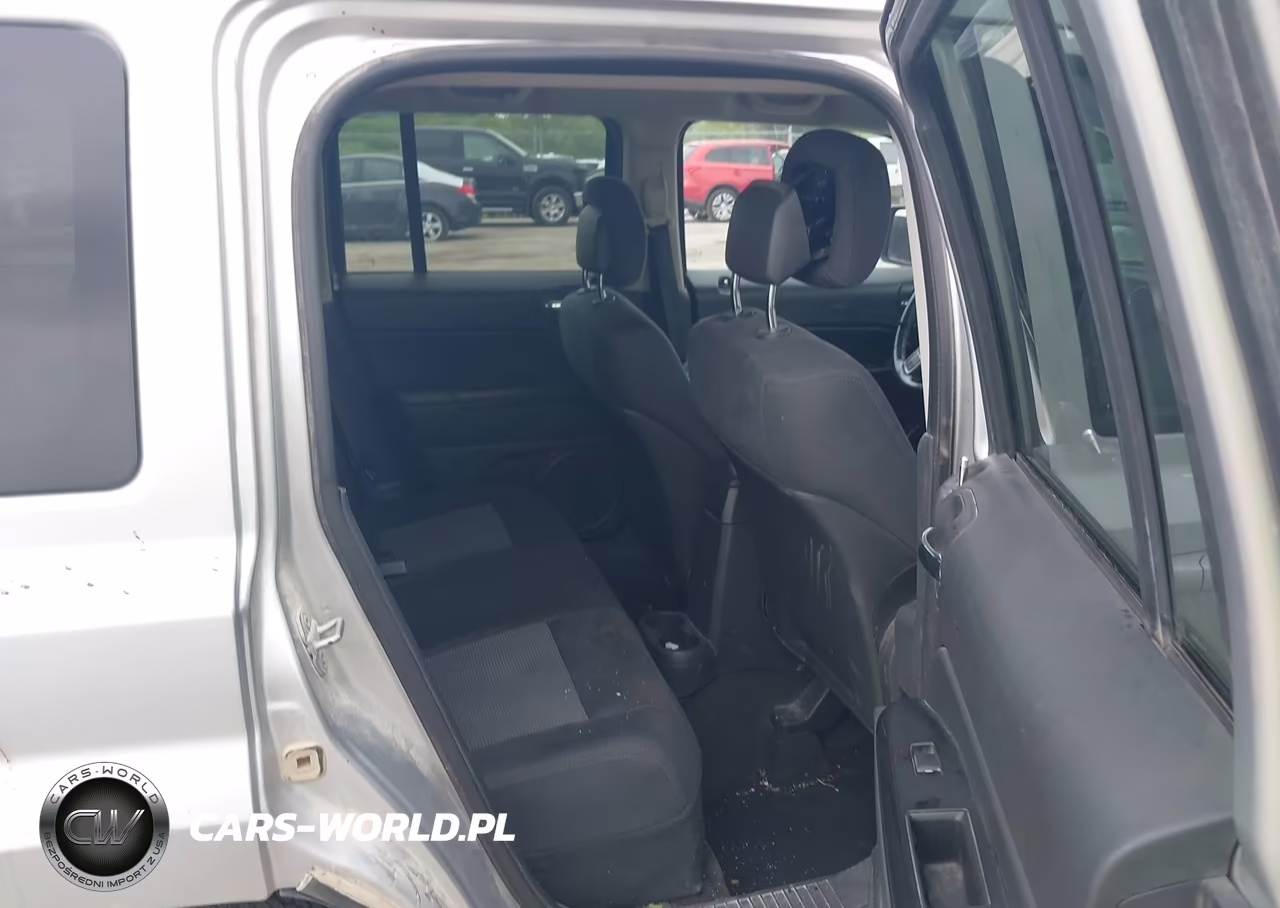 2013 Jeep Patriot Latitude VIN:1C4NJPFA4DD260542 - 8