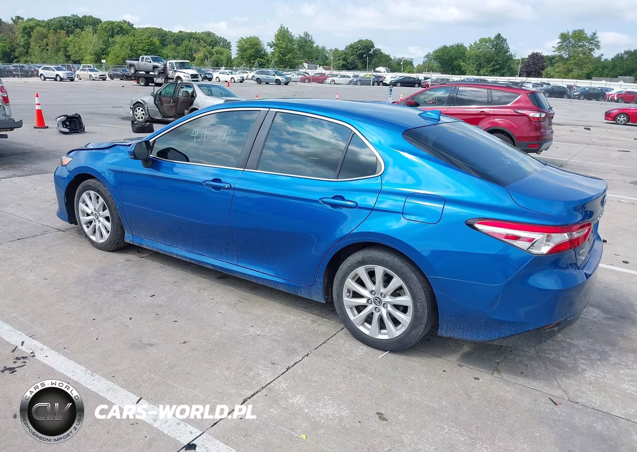 2020 Toyota Camry Le VIN:4T1C11AK3LU317120 - 3