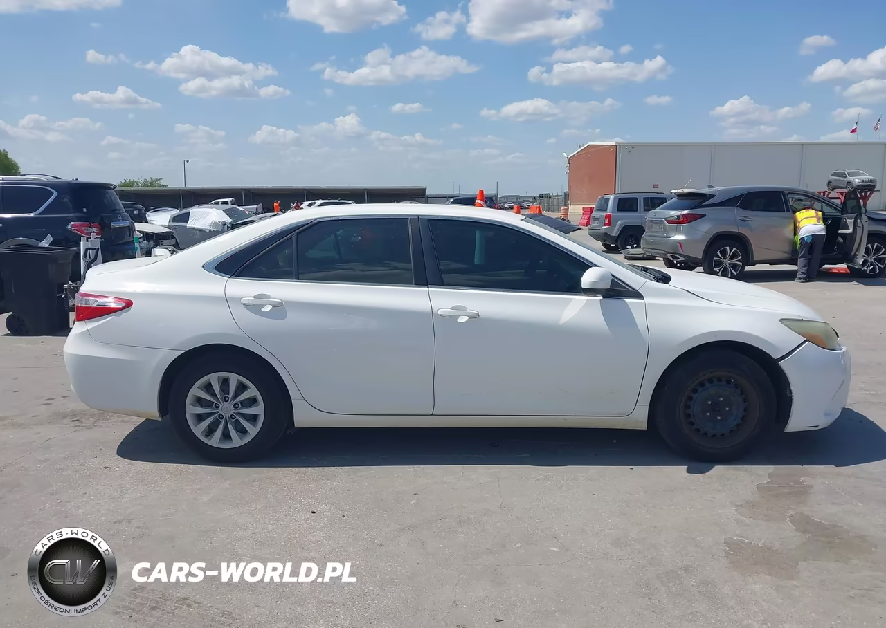 2015 Toyota Camry Le VIN:4T1BF1FK1FU067824 - 13