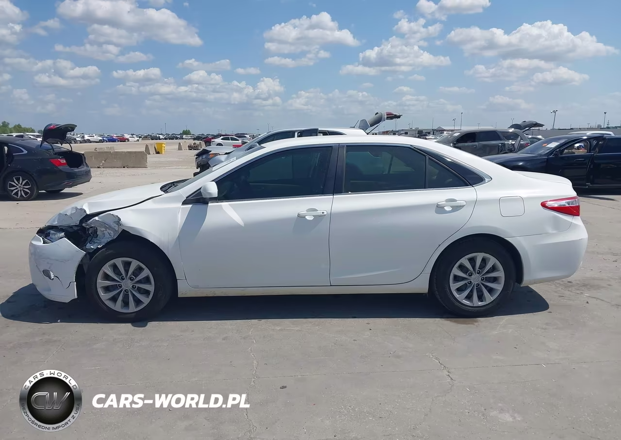 2015 Toyota Camry Le VIN:4T1BF1FK1FU067824 - 14