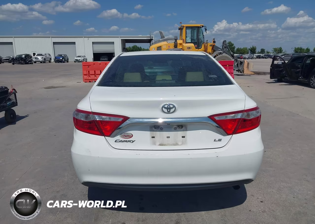 2015 Toyota Camry Le VIN:4T1BF1FK1FU067824 - 16