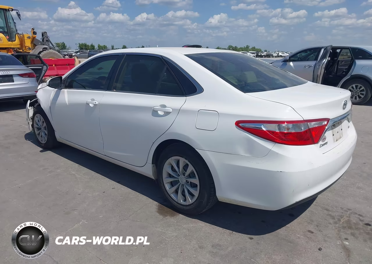 2015 Toyota Camry Le VIN:4T1BF1FK1FU067824 - 3