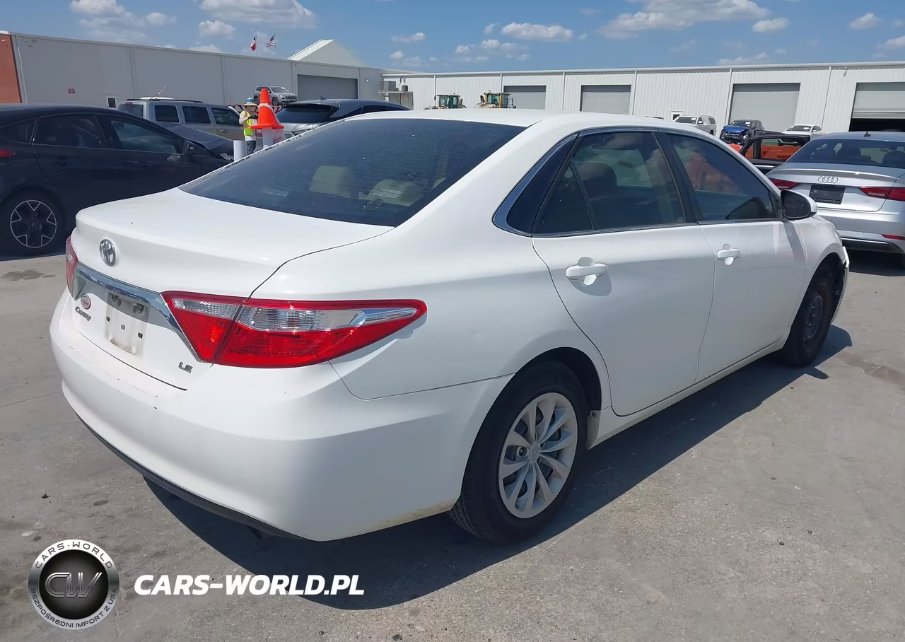 2015 Toyota Camry Le VIN:4T1BF1FK1FU067824 - 4