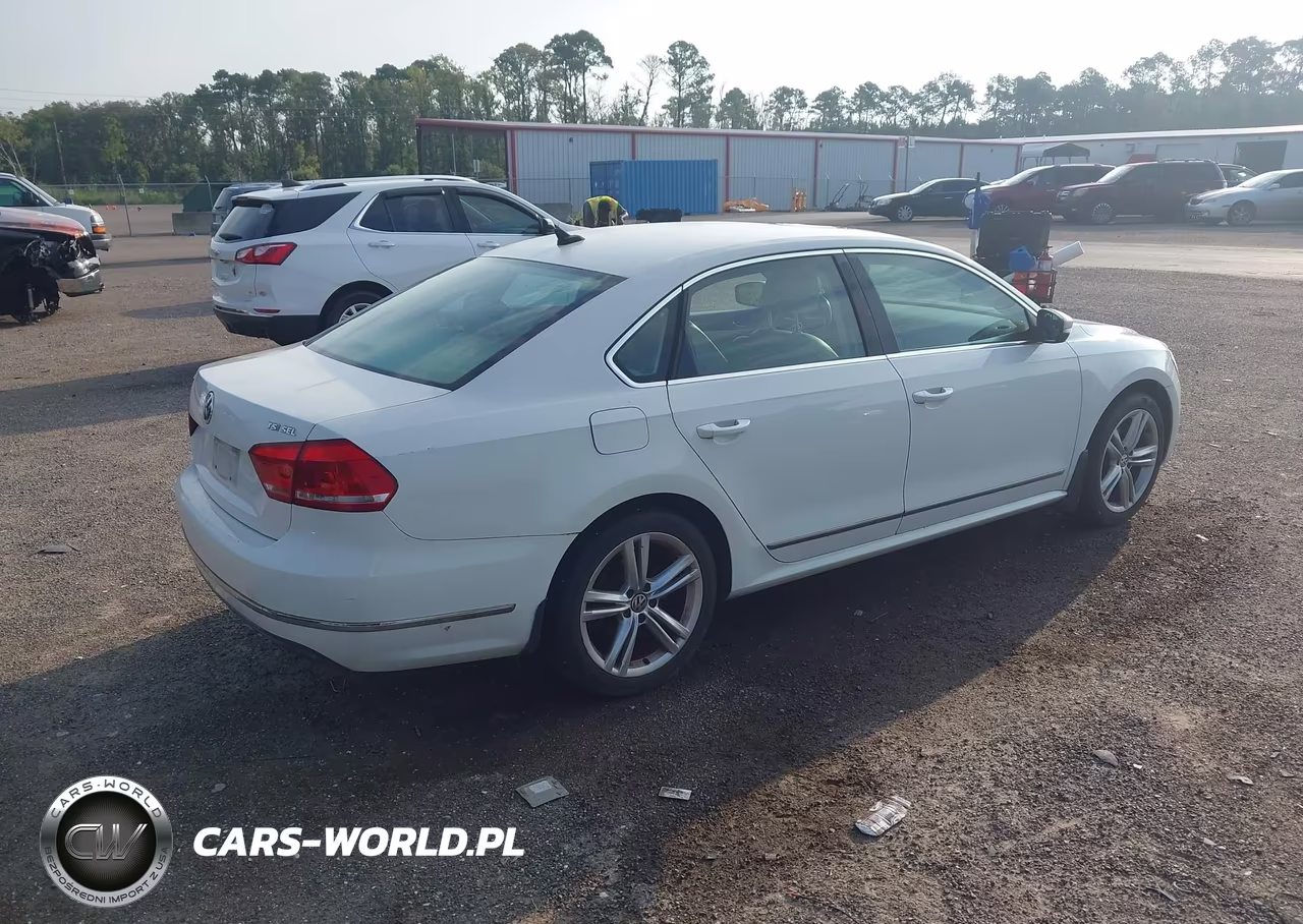 2015 Volkswagen Passat 1.8T Sel Premium VIN:1VWCT7A33FC053401 - 4