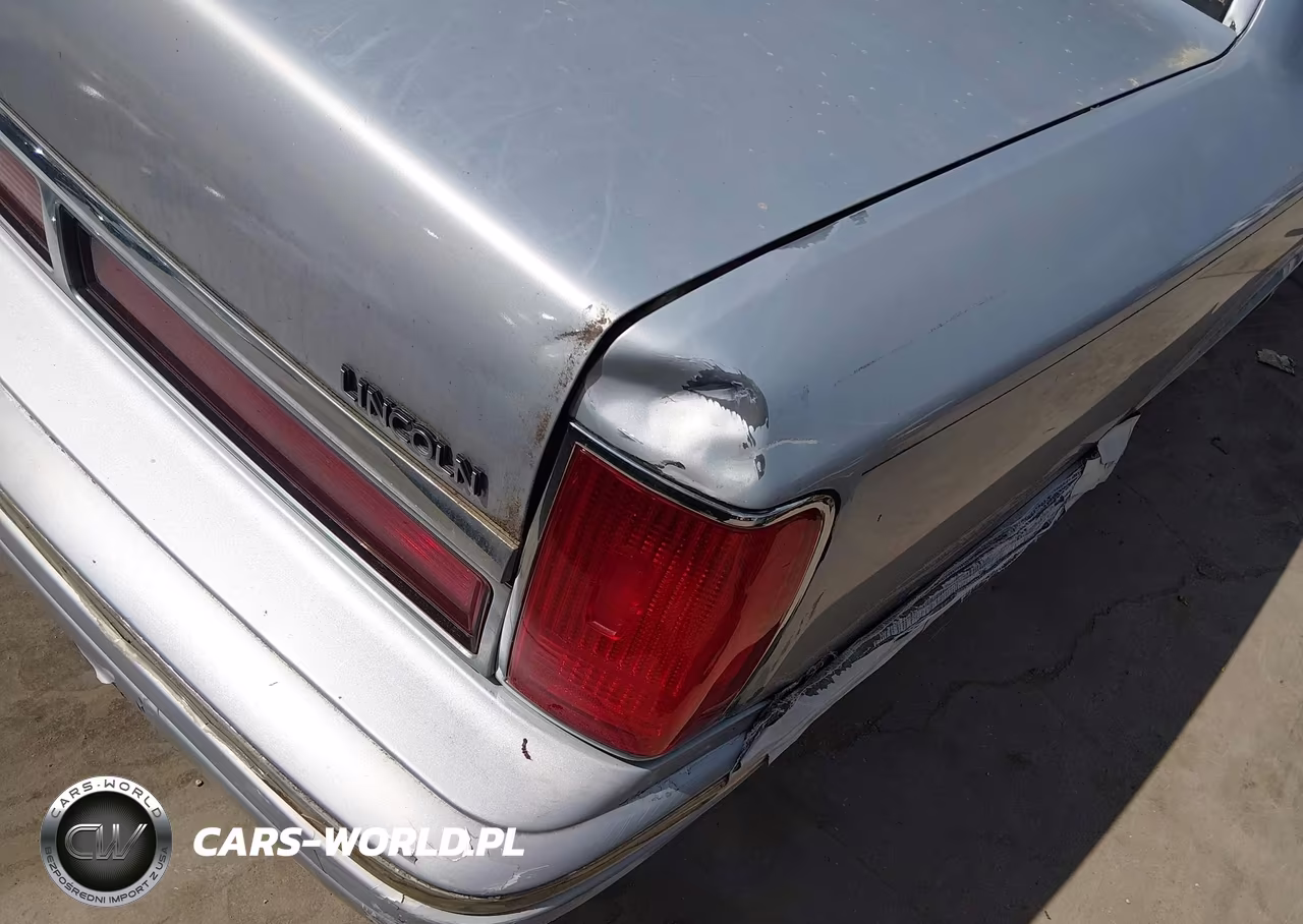 1995 Lincoln Town Car Signature-Spinnaker VIN:1LNLM82W6SY761696 - 13