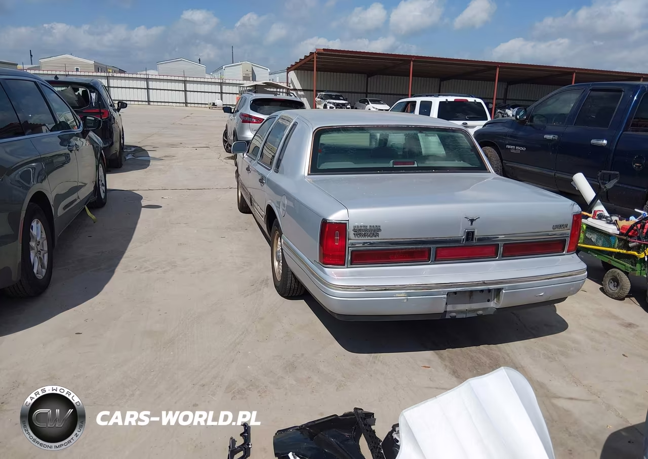 1995 Lincoln Town Car Signature-Spinnaker VIN:1LNLM82W6SY761696 - 3