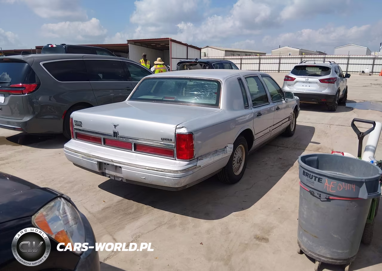 1995 Lincoln Town Car Signature-Spinnaker VIN:1LNLM82W6SY761696 - 4