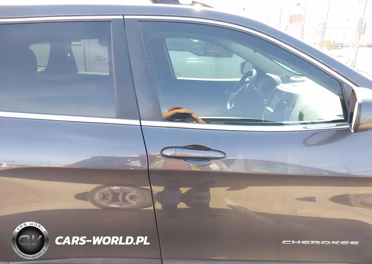 2015 Jeep Cherokee Latitude VIN:1C4PJLCB8FW573020 - 14
