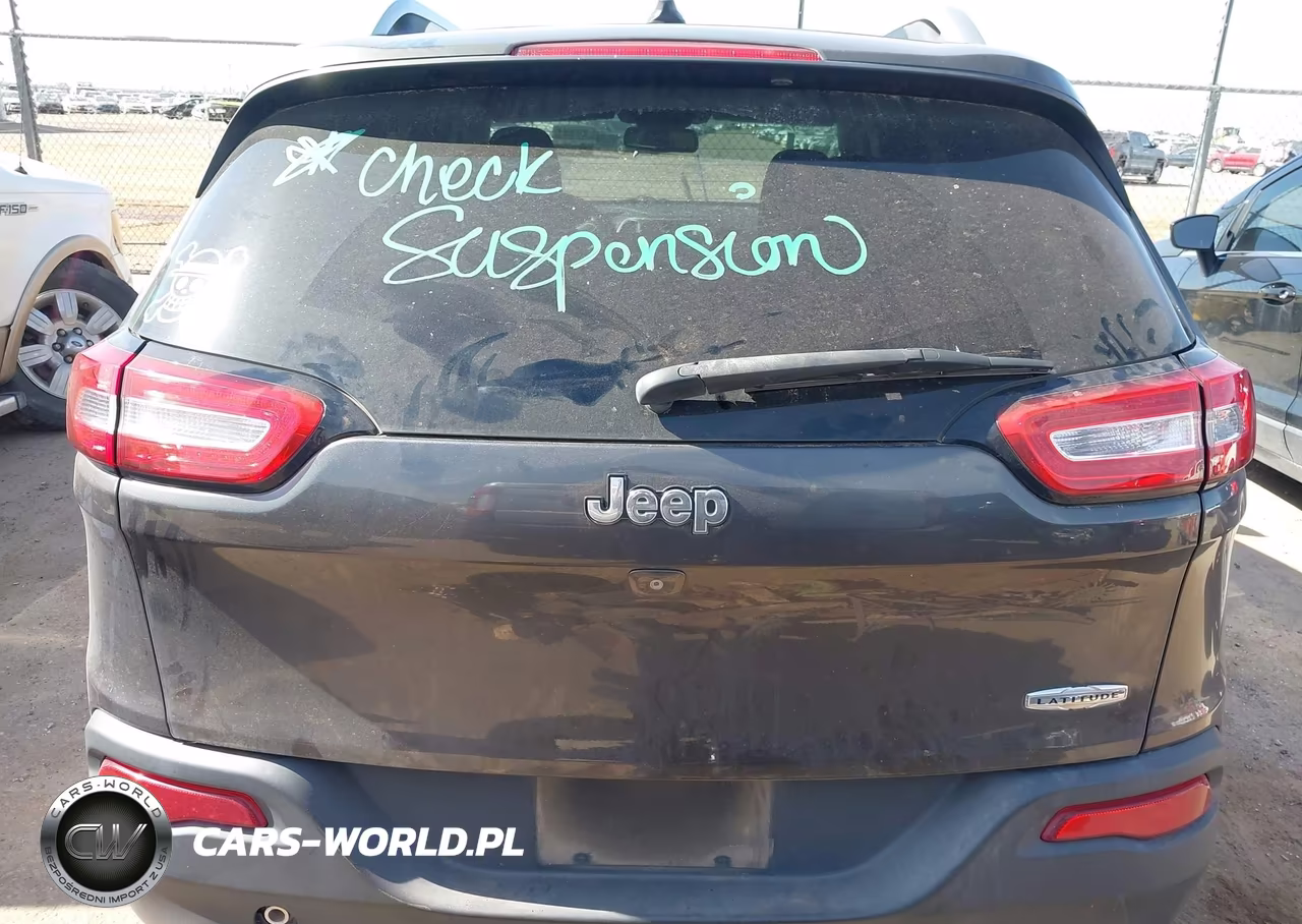 2015 Jeep Cherokee Latitude VIN:1C4PJLCB8FW573020 - 17
