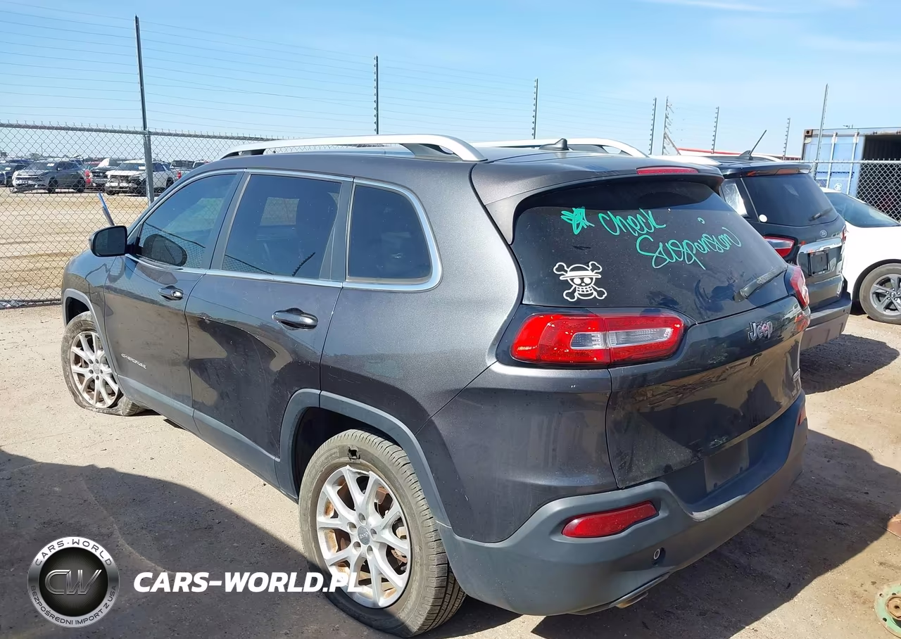 2015 Jeep Cherokee Latitude VIN:1C4PJLCB8FW573020 - 3